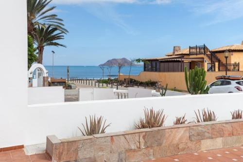 Boutique Art Villa Aire with Private Pool, BBQ & Wifi by Amazzzing Travel