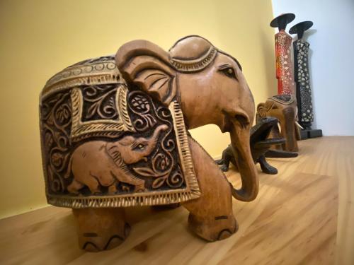 a wooden elephant statue sitting on a wooden floor at 鐵花108 民宿 in Taitung City