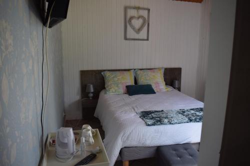 Postel nebo postele na pokoji v ubytování Gîte les hortensias
