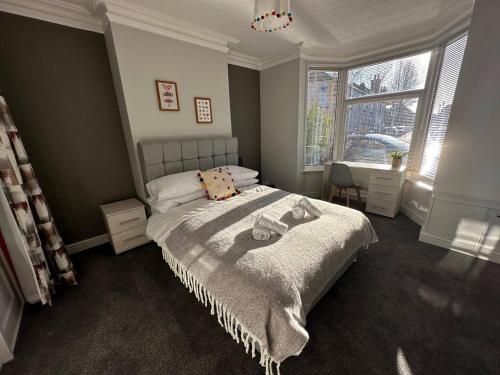 a bedroom with a bed with two towels on it at Home Away From Home - Perfect For Contractors in Newark-on-Trent