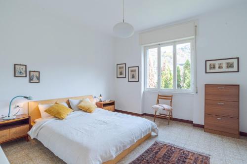 Ένα ή περισσότερα κρεβάτια σε δωμάτιο στο Bright & Cosy Apartments with Balcony