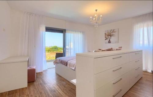 En eller flere senge i et værelse på Villa Esmeralda by SeeAdria Agency