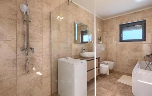 Et badeværelse på Villa Esmeralda by SeeAdria Agency