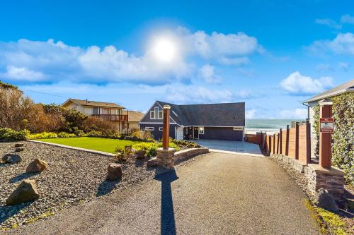 a house with a pathway leading to the ocean at Marine View in South Beach