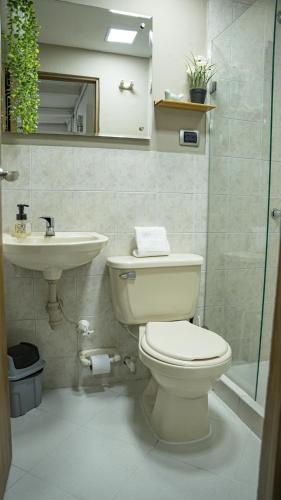 Bilik mandi di REST APARTMENT IN THE POBLADO