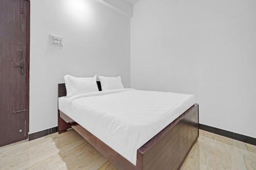 Кровать или кровати в номере Flagship Hotel ACS Inn