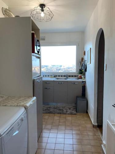 Kuchyň nebo kuchyňský kout v ubytování viewTower eiffel 1 ROOM PRIVATE no#2 colocation