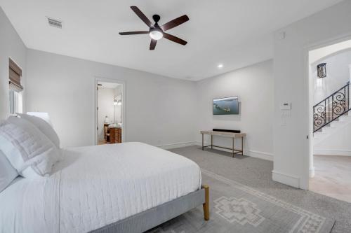 Ένα ή περισσότερα κρεβάτια σε δωμάτιο στο Diagonal Dreams Lake House and Concierge Services