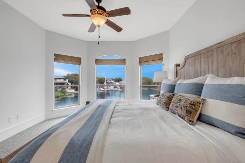 Ένα ή περισσότερα κρεβάτια σε δωμάτιο στο Diagonal Dreams Lake House and Concierge Services