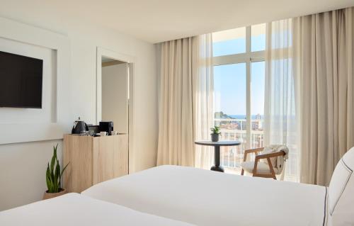 a hotel room with a bed and a window at Meliá Lloret de Mar in Lloret de Mar