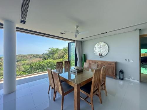 Φωτογραφία από το άλμπουμ του Cape Height 4-bedroom Seaview Luxury Pool Villa σε Ban Bang La