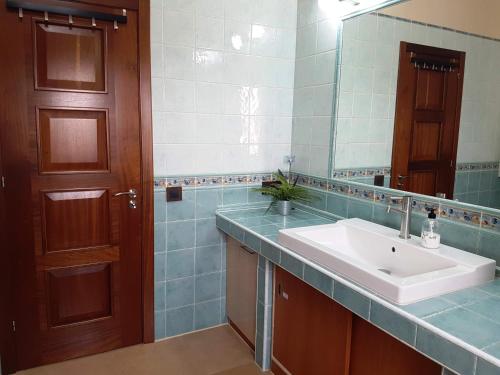 a bathroom with a sink and a mirror at Finca El Lomo - Abseits vom Massentourismus in Triquivijate