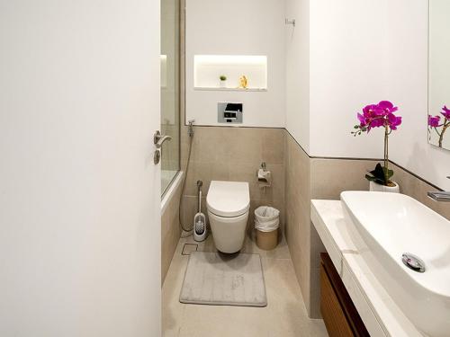a bathroom with a toilet and a sink at Brand new 2 Bedroom apartment in Madinat Jumeirah Living in Dubai
