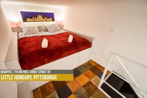 Postel nebo postele na pokoji v ubytování Little Americas Kiraly Street Apartments