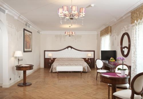 Katil atau katil-katil dalam bilik di Grand Hotel Italia