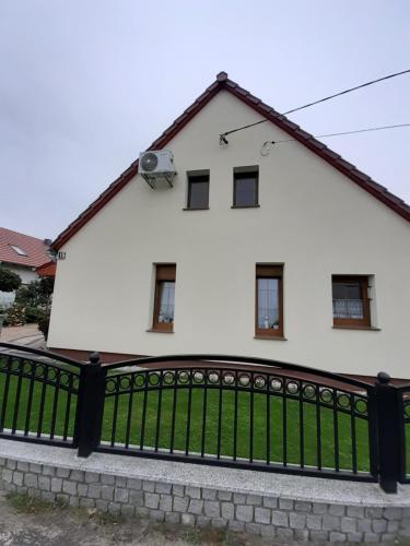Το κτήριο όπου στεγάζεται  το διαμέρισμα