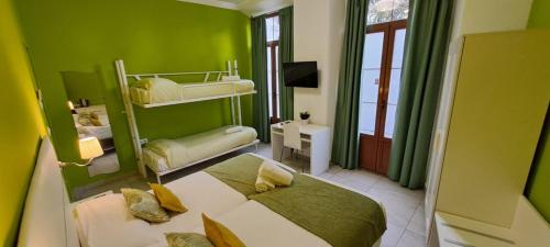 Postel nebo postele na pokoji v ubytování Nest Style Granada