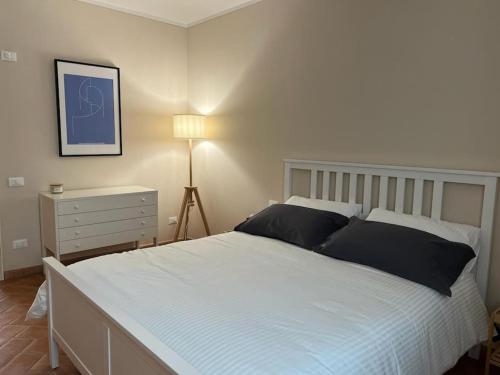 a bedroom with a large white bed with black pillows at Il nido in Cerreto Guidi