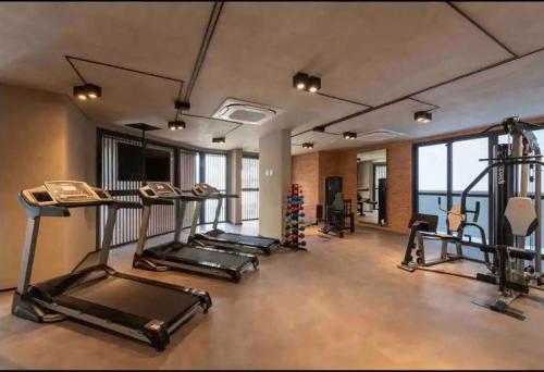 a gym with several treadmills and elliptical machines at Studio bem localizado / Prox estação Trianon in São Paulo
