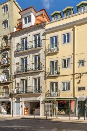 Modern 3BR, terrace, AC/heating & self check-in