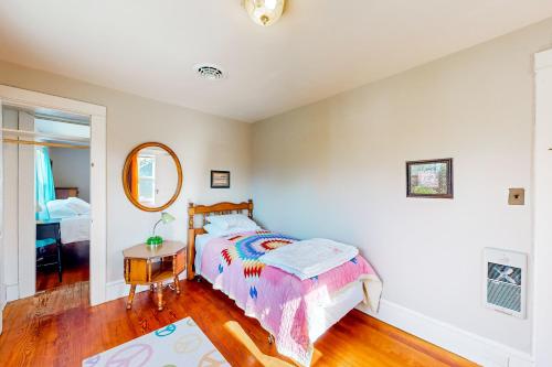 a bedroom with a bed and a mirror at The Whole Fam-Damily in Hebron