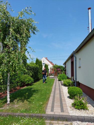 Κήπος έξω από το Noclegi Dobrzeń Wielki