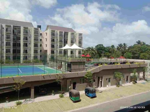 Výhled na bazén z ubytování Elixia3C's 3 bed room Apartment in Malambe, Colombo nebo okolí