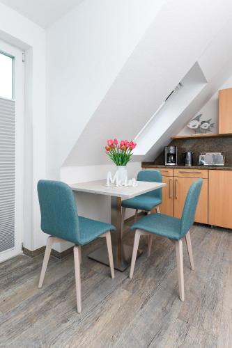 a dining room with a table and two chairs at Haus Strandkorb mit Frühstücksoption in Bensersiel