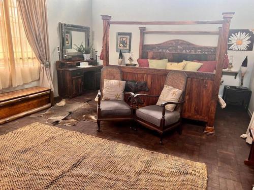 Χώρος καθιστικού στο Rockey Mountain Bush lodge
