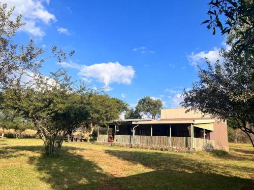 Κήπος έξω από το Rockey Mountain Bush lodge