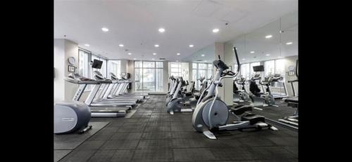 The fitness centre and/or fitness facilities at Gastown Downtown Apartment very central