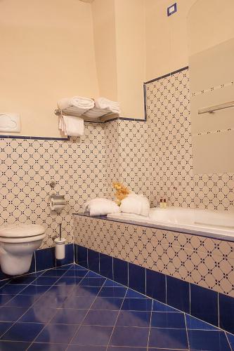 Bilik mandi di Borgo Sant'ippolito Country Hotel