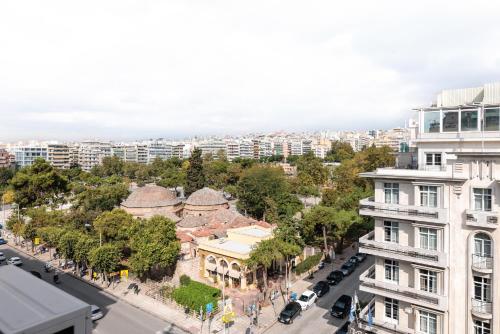 Aristotle Spot, City View Apartment by BiNoBi!