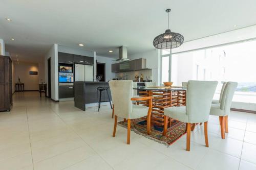a kitchen and dining room with a table and chairs at Villa Azul Apartment in Quito