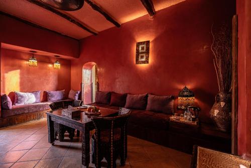 a living room with a couch and a table at Hotel Xaluca Dades in Boumalne