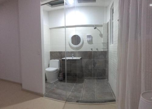 Et badeværelse på HOTEL ALCUARA