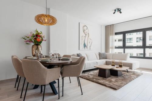 Casa Rosa - Prime Location with Pool and Parking