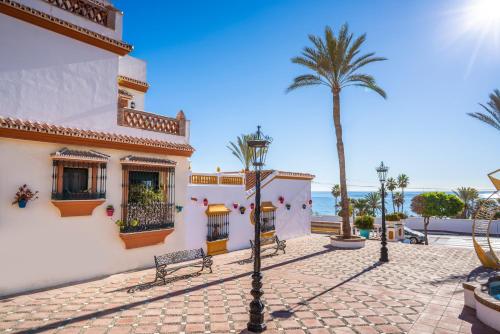 Casa Rosa - Prime Location with Pool and Parking