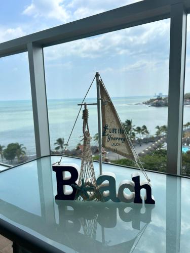 a glass table with a sign that reads beach at Condo Gorgona Beach Apartamento de Lujo de 2 Habitaciones in Chame