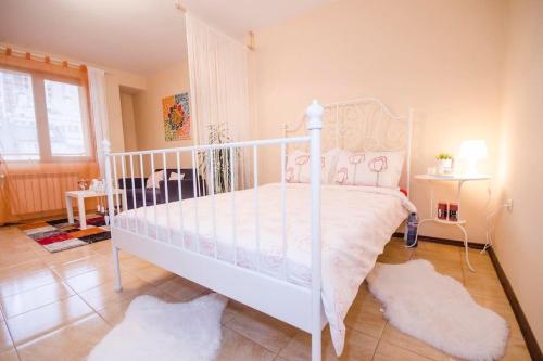 23 Central 1 Bedroom Apartment with Balcony