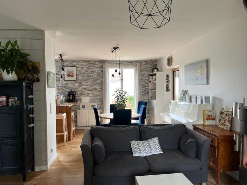 Photo de la galerie de l'établissement Maison HERMANVILLE SUR MER plein pied-à côté de la plage, à Hermanville-sur-Mer