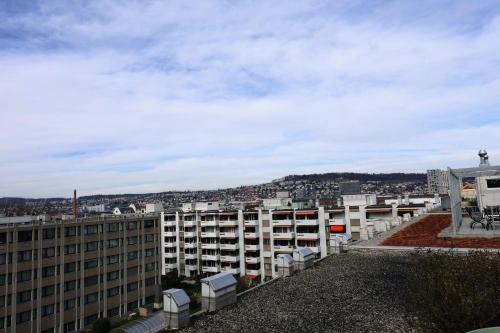 Ein allgemeiner Blick auf Zürich oder ein Stadtblick von der Ferienwohnung aus