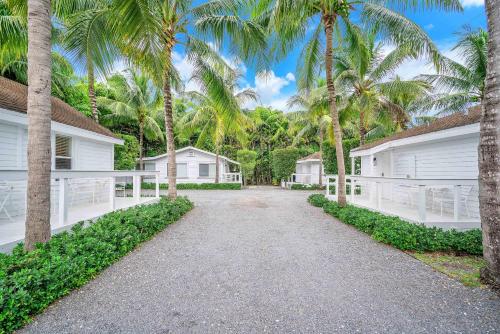 Grove Bay Bungalow - 2/2 Gated Cottage-Walk to Bay photo 5