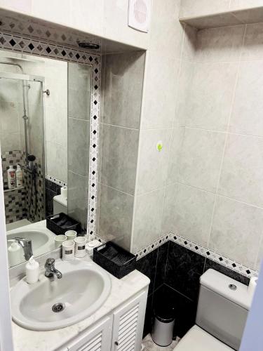 Apartamentos Torre de Marbella El Fuerte - Heart of Marbella, Steps from the Beach