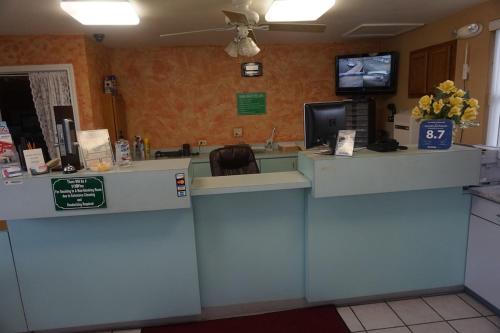 a waiting room with a counter with a pay phone at Pearsall Executive Inn in Pearsall