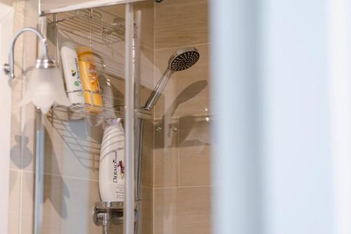 a bathroom with a shower with a shower at Gli Appartamenti della Villa in Santa Maria Capua Vetere