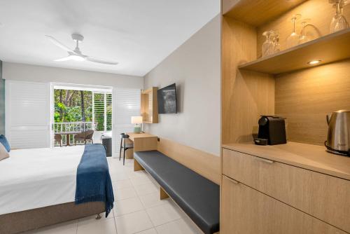 Un ou plusieurs lits dans un hébergement de l'établissement Elysium Private Apartments at Beach Club & Spa