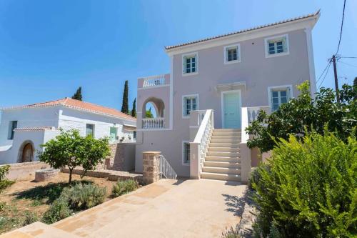 Το κτήριο όπου στεγάζεται  η βίλα