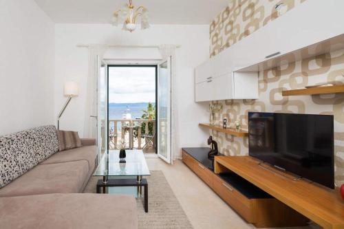 Posezení v ubytování Apartment Riva Mare with Sea View in the center