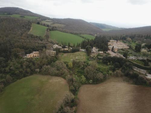 Majoituspaikan Casa Asilo La Foce, Val d' Orcia, Pienza. kuva ylhäältä päin